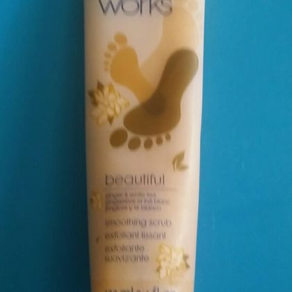 Footworks beautiful ginger and white tea soothing scrub